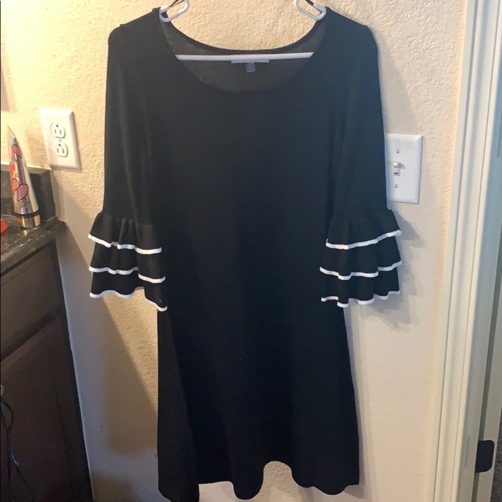 Black ruffled sleeve